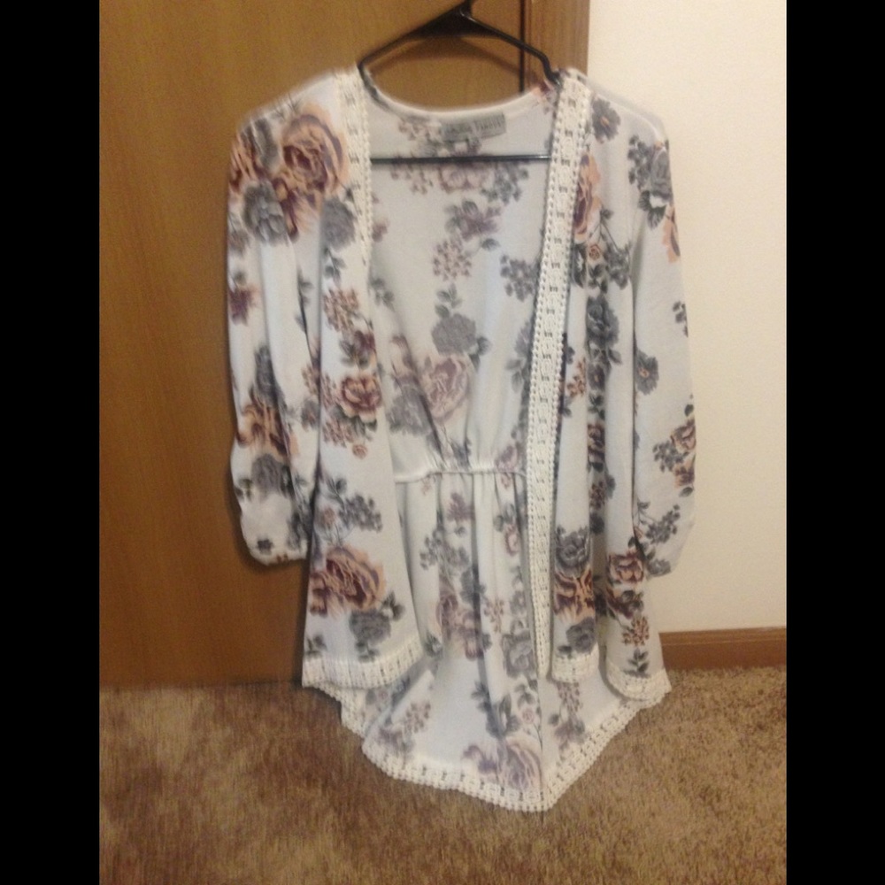 2x Floral Carnigan NWT ❤️